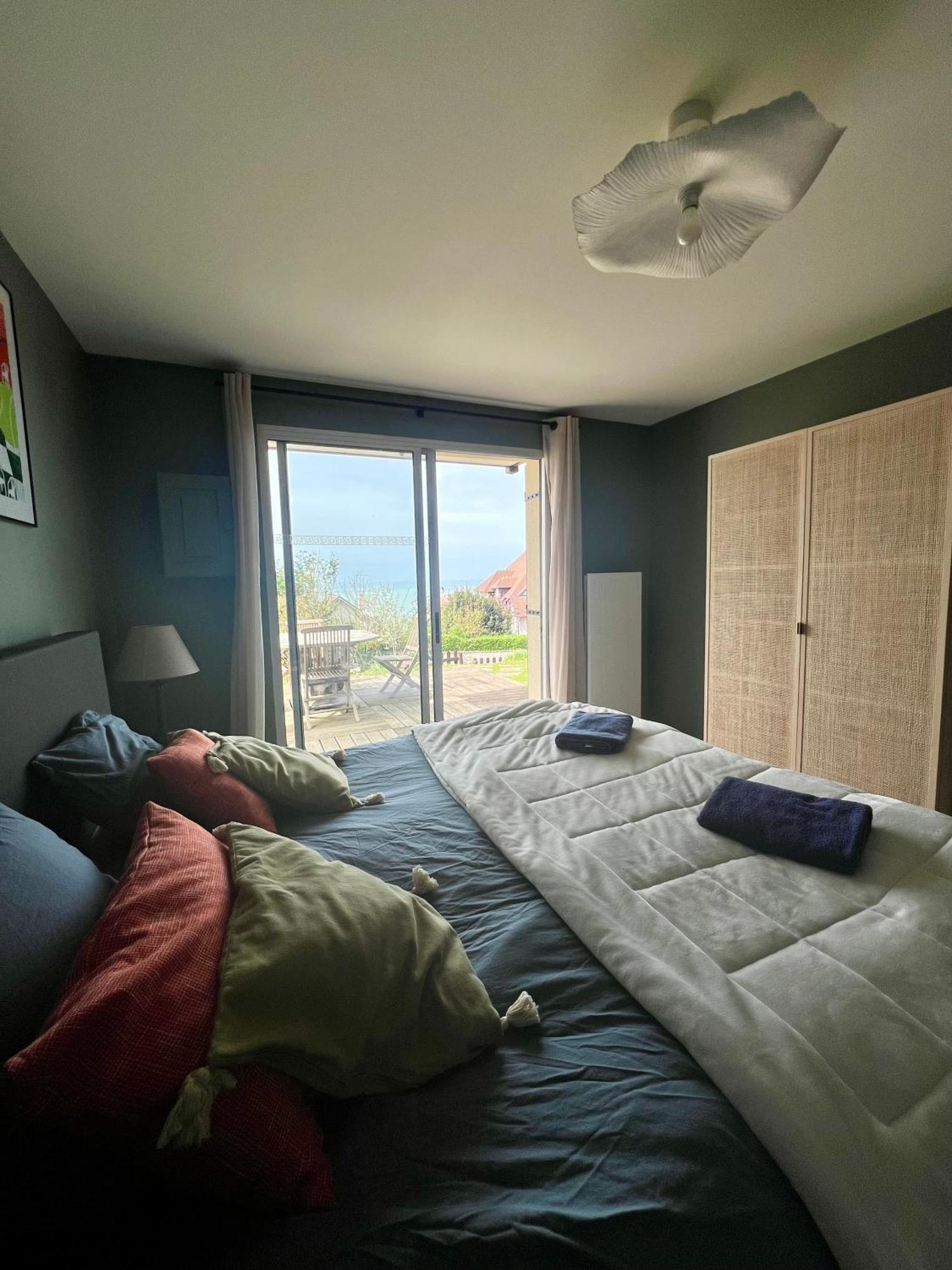 Grand Rez De Jardin-Terrasse Avec Vue Sur La Mer - 2 Chambres Блонвиль-сюр-Мер Экстерьер фото